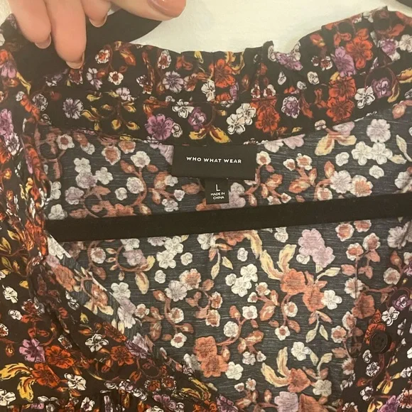 New without tags Who What Wear black floral ruffle blouse - Picture 5 of 5